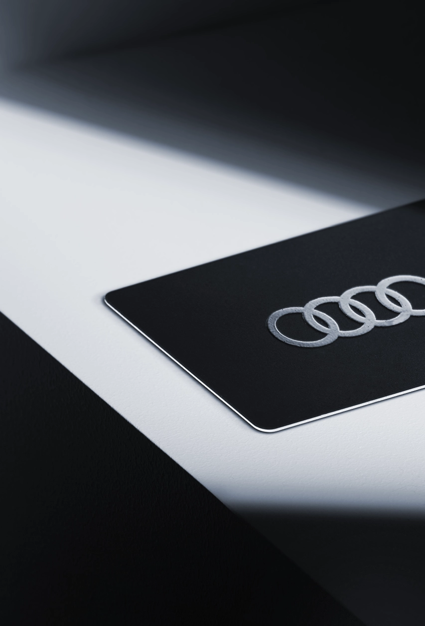 packshot-auto-audi-black-giftcard-directionallight-nov25