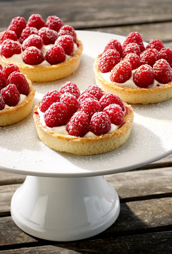 packshot-food-raspberry-tarts-naturallight-nov25