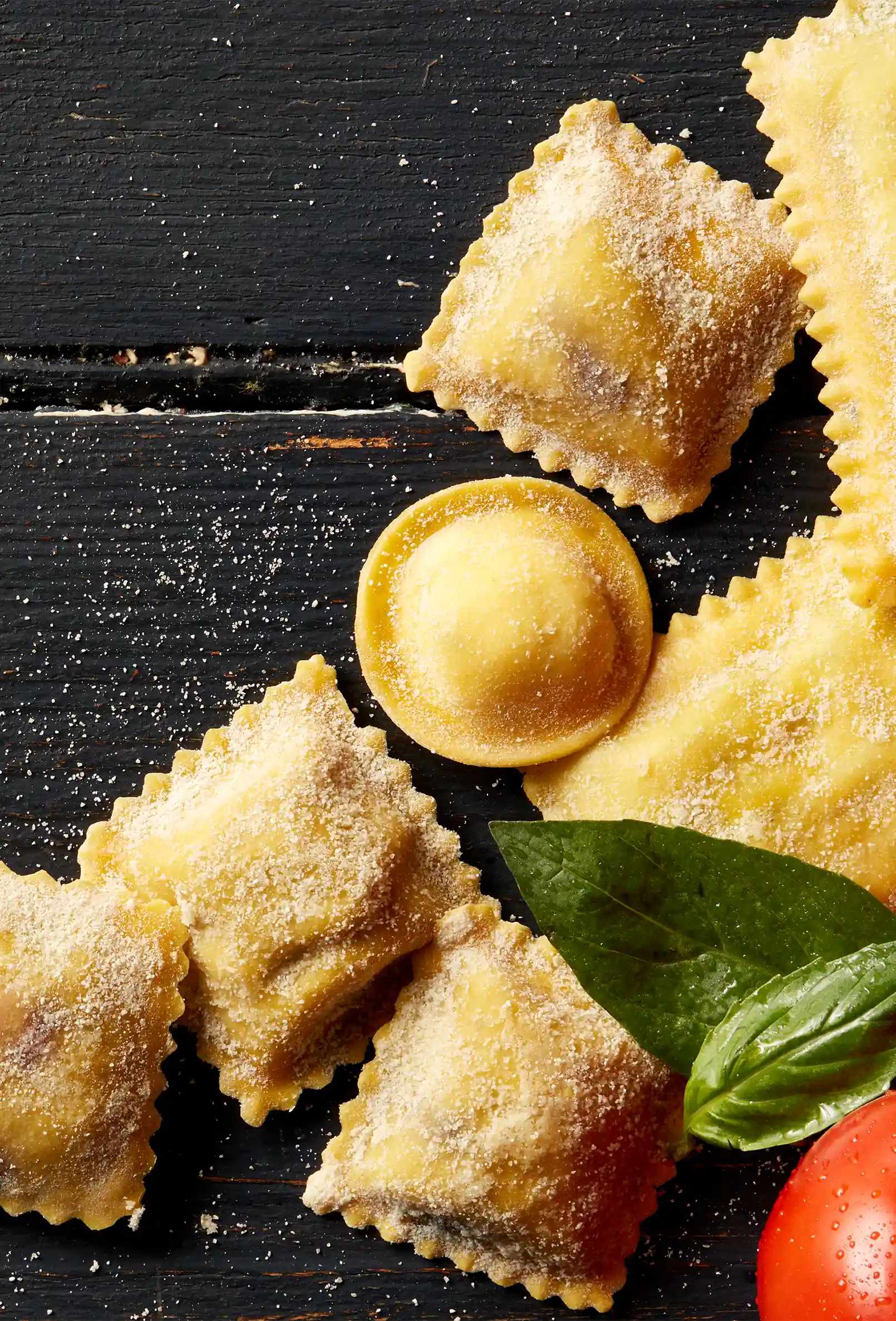 packshot-food-ravioli-woodentable-naturallight-nov25