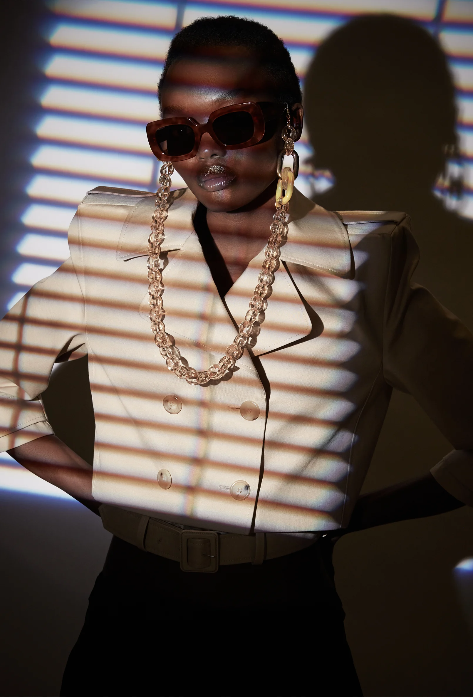 packshot-campaign-beige-jacket-sunglasses-shadows-nov25