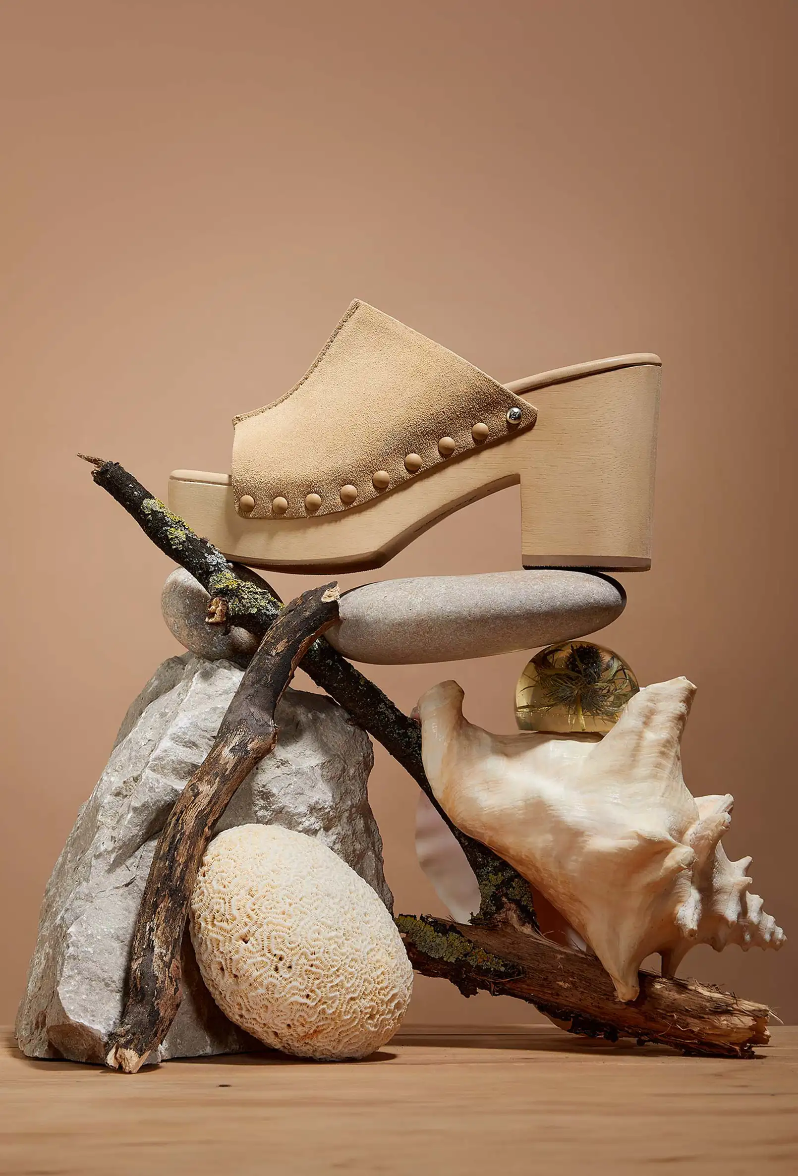 packshot-campaign-beige-platform-sandals-nov25