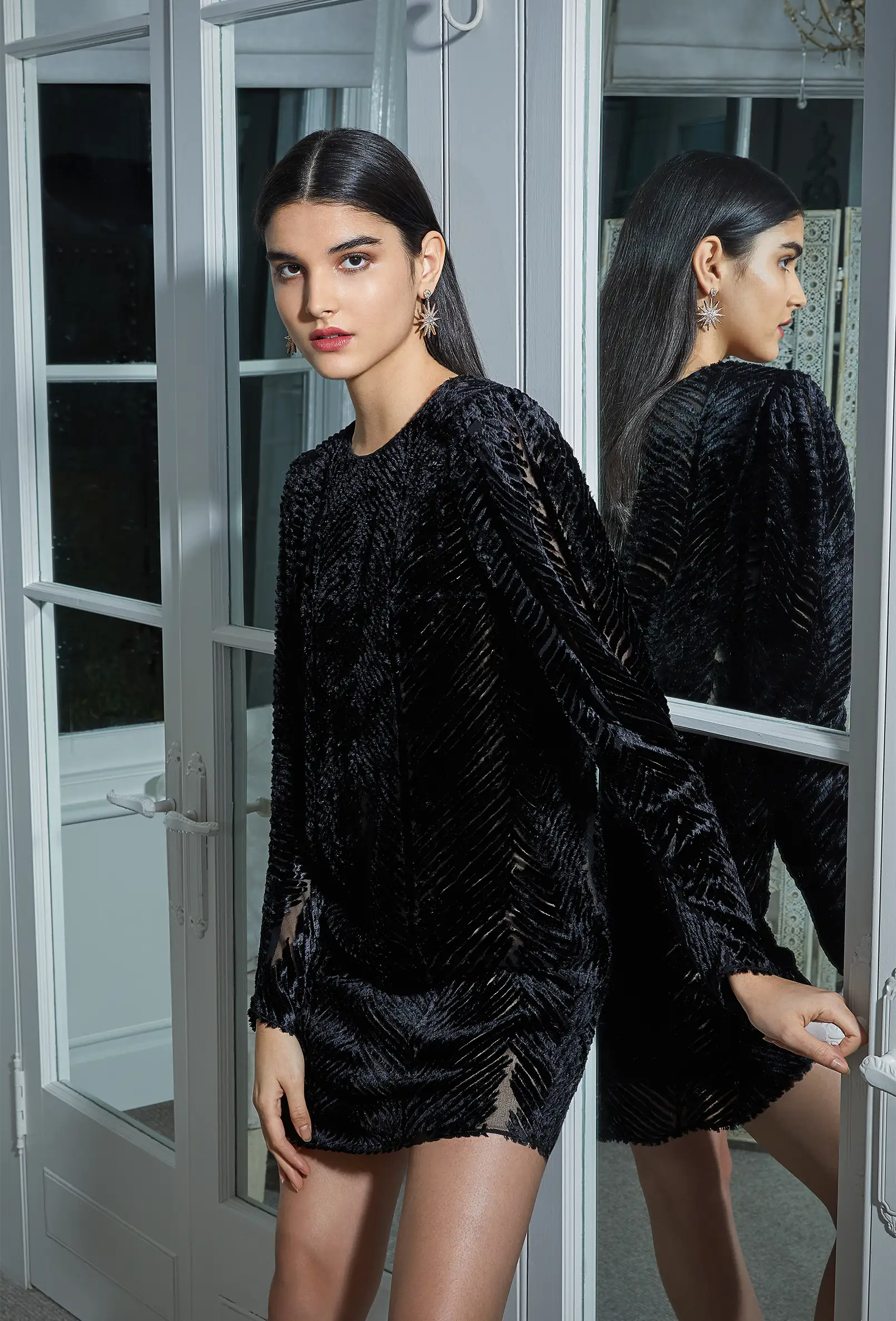 packshot-campaign-black-velvet-dress-christmas-nov25