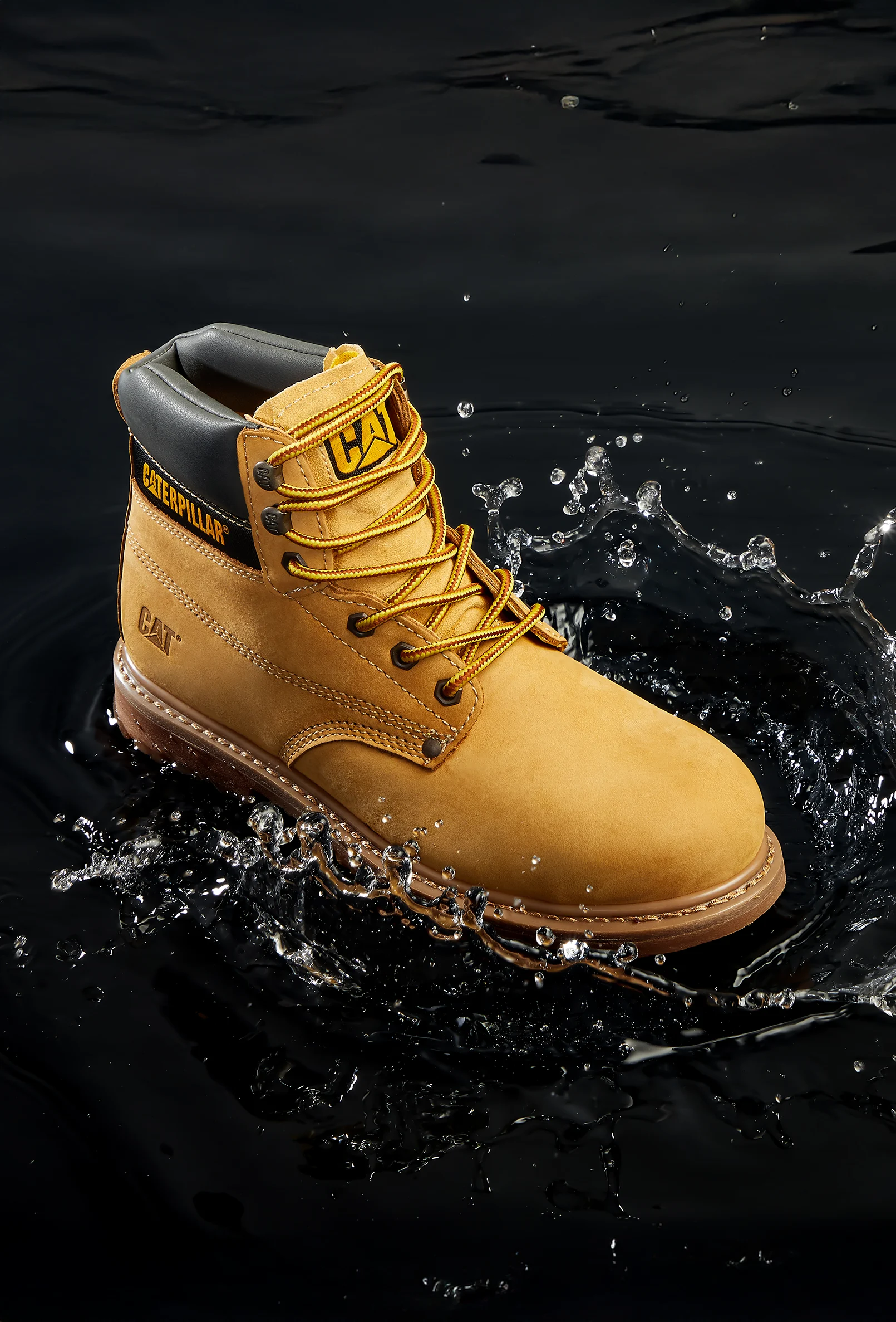 packshot-campaign-caterpillar-boot-water-splash-nov25