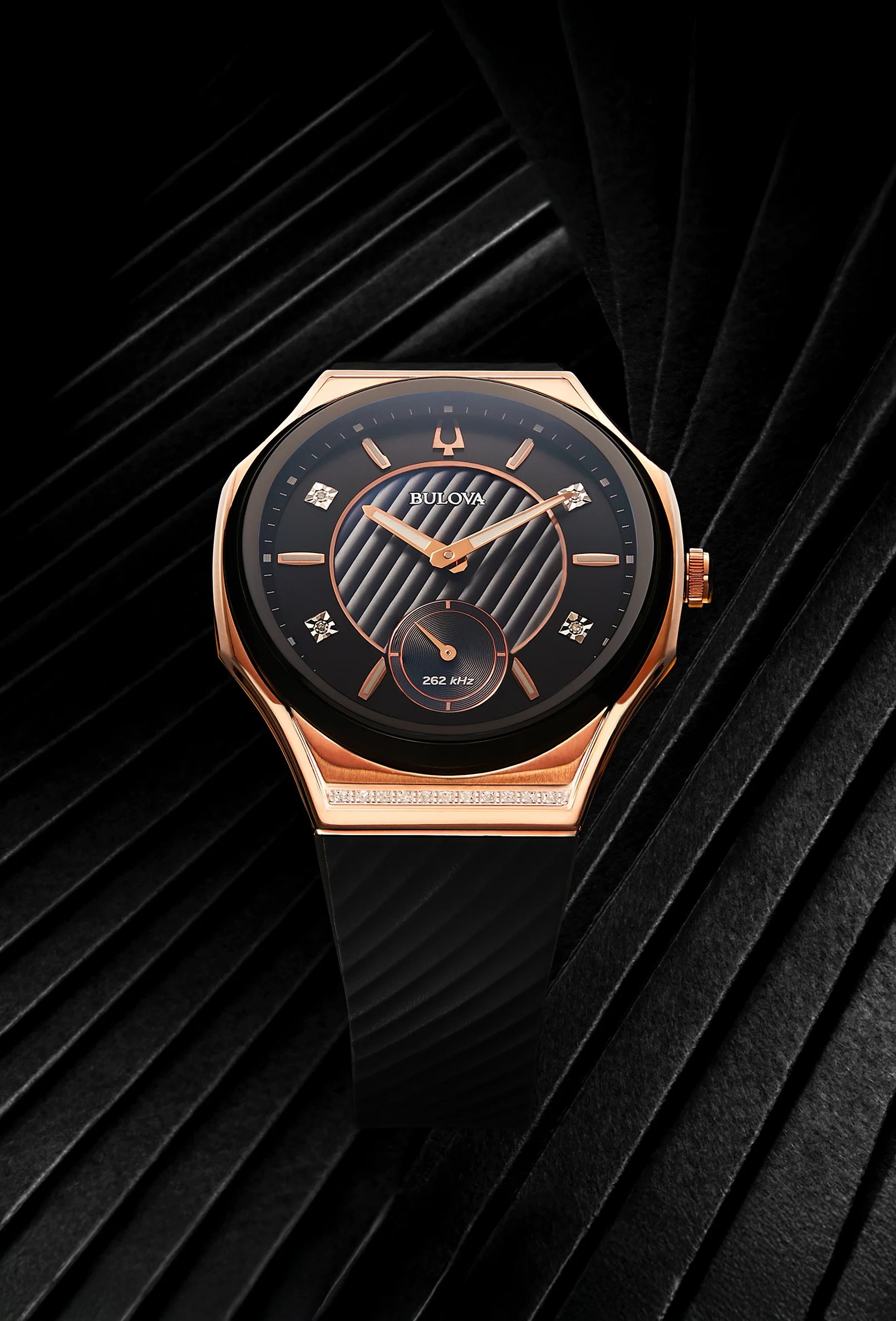packshot-campaign-mens-black-gold-watch-lowlight-nov25