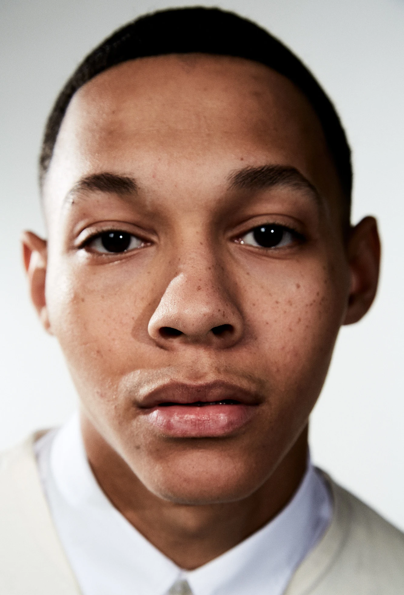 packshot-campaign-mens-white-shirt-softlight-nov25