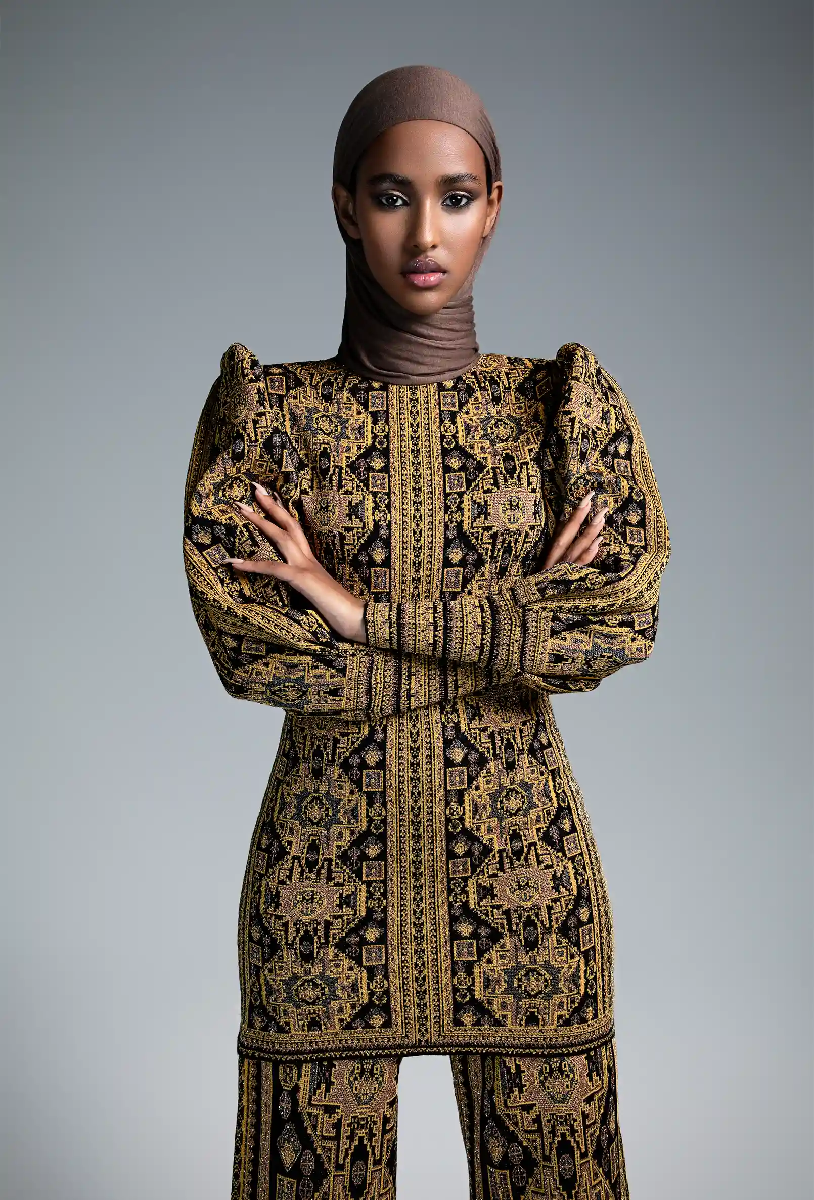 packshot-campaign-model-hijab-tunic-greybg-nov25