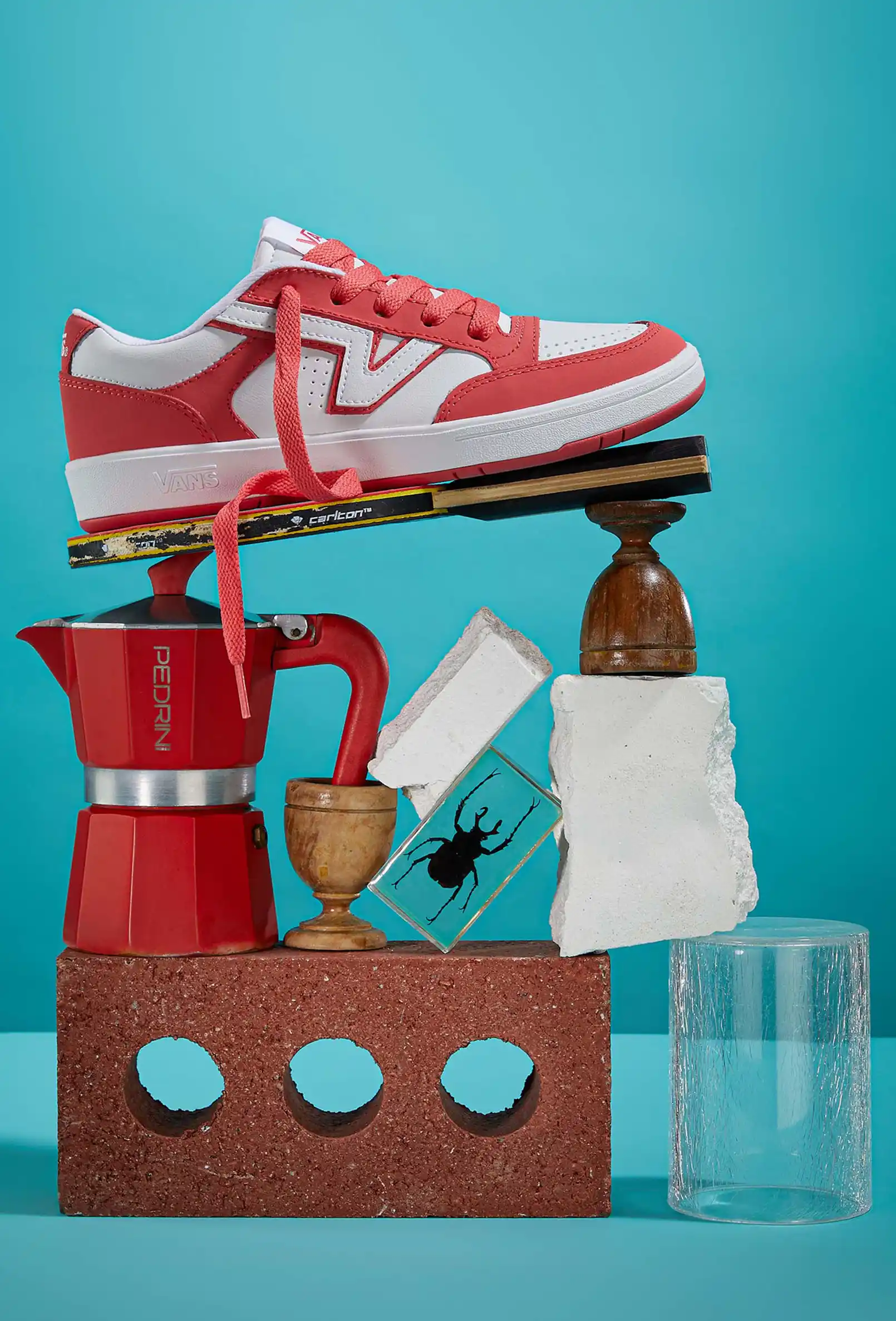 packshot-campaign-red-white-sneaker-nov25