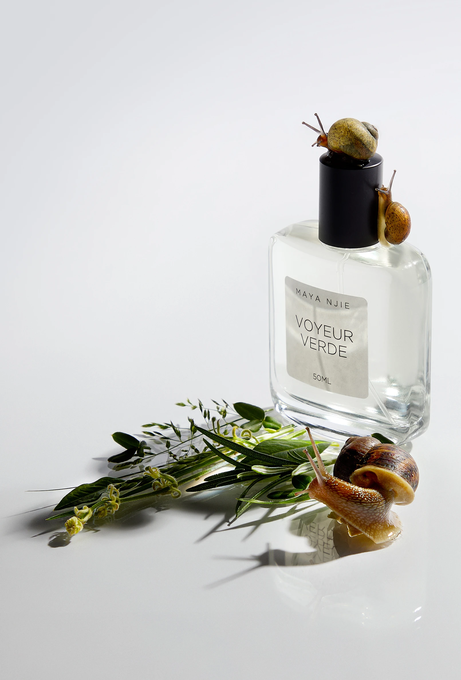 packshot-cosmetics-fragrance-bottle-snails-foliage-nov25