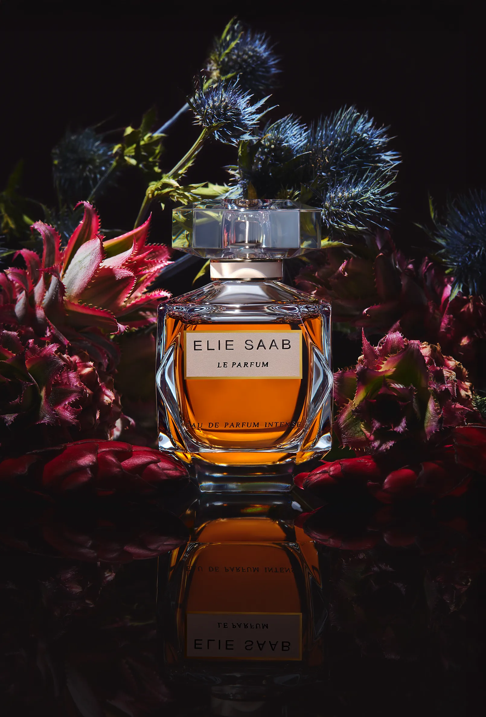packshot-cosmetics-perfume-flowers-darklight-nov25