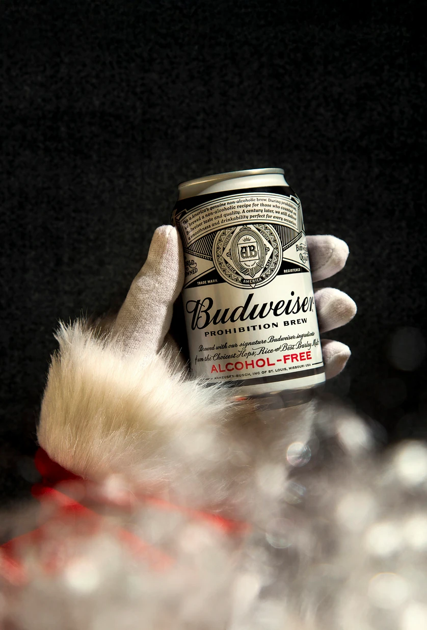 packshot-drinks-budweiser-can-christmas-darklight-nov25