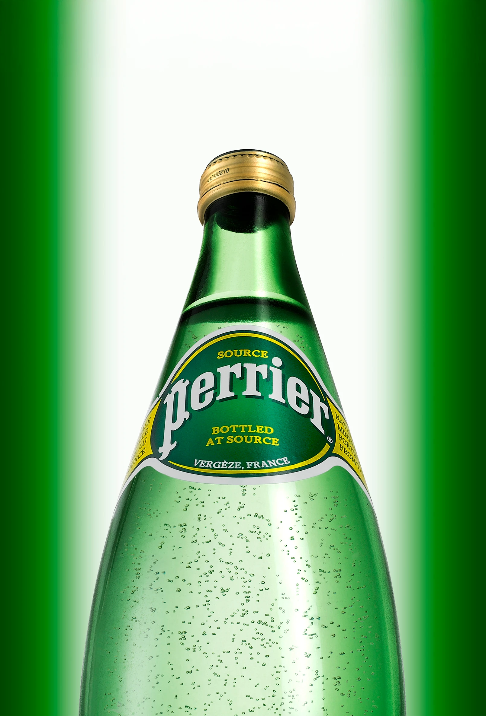 packshot-drinks-perrier-bottle-greenlight-nov25
