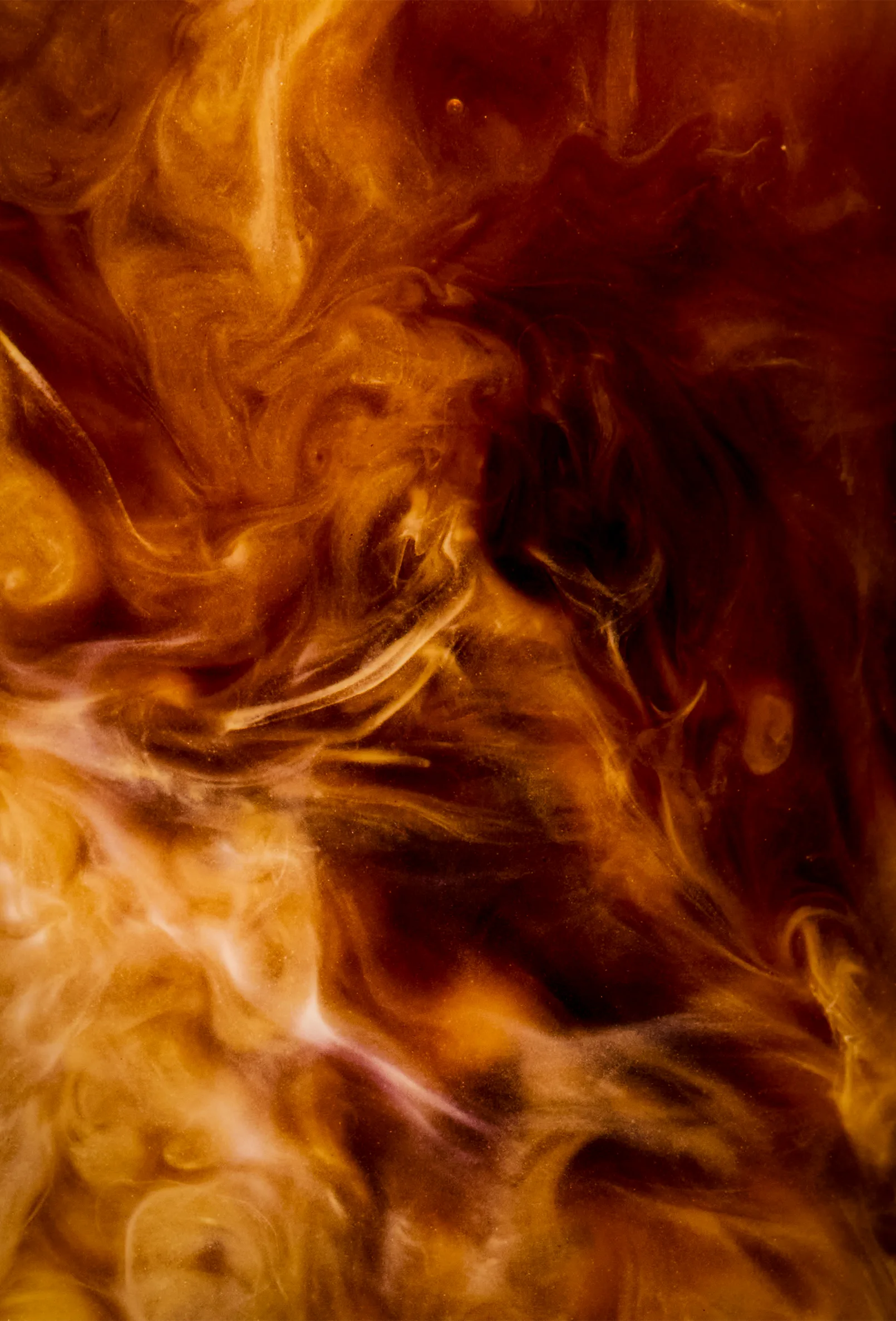 packshot-drinks-swirling-brown-liquid-warm-light-nov25