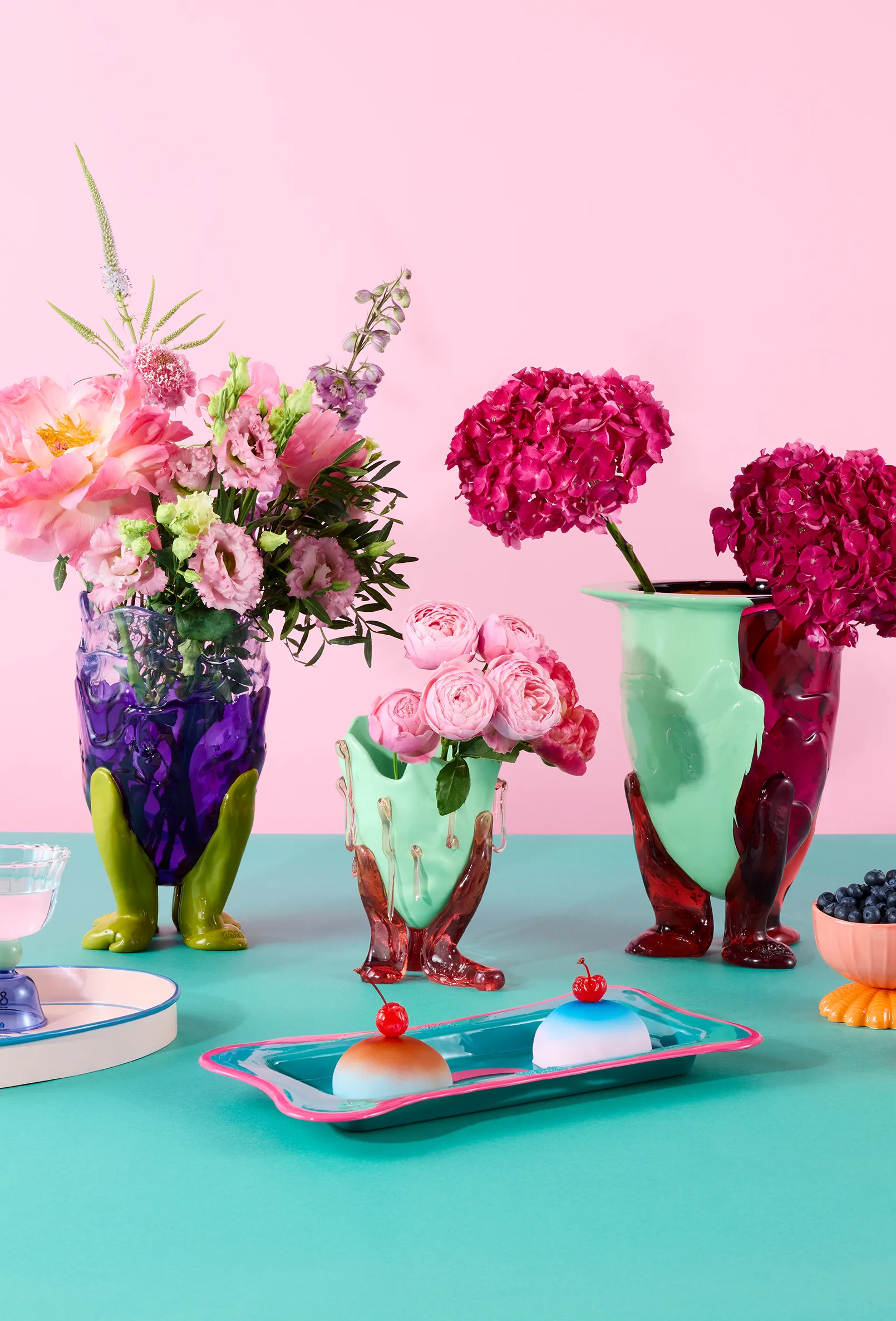 packshot-homeware-glass-vases-cake-pinkbg-nov25
