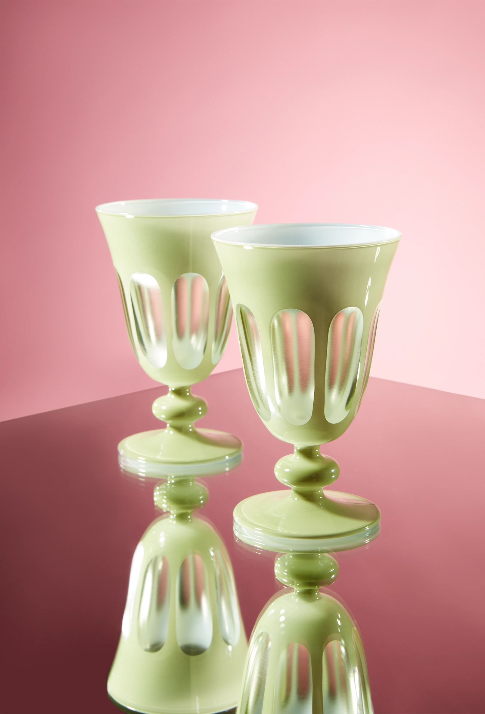 packshot-homeware-green-dessert-glasses-pinklight-nov25