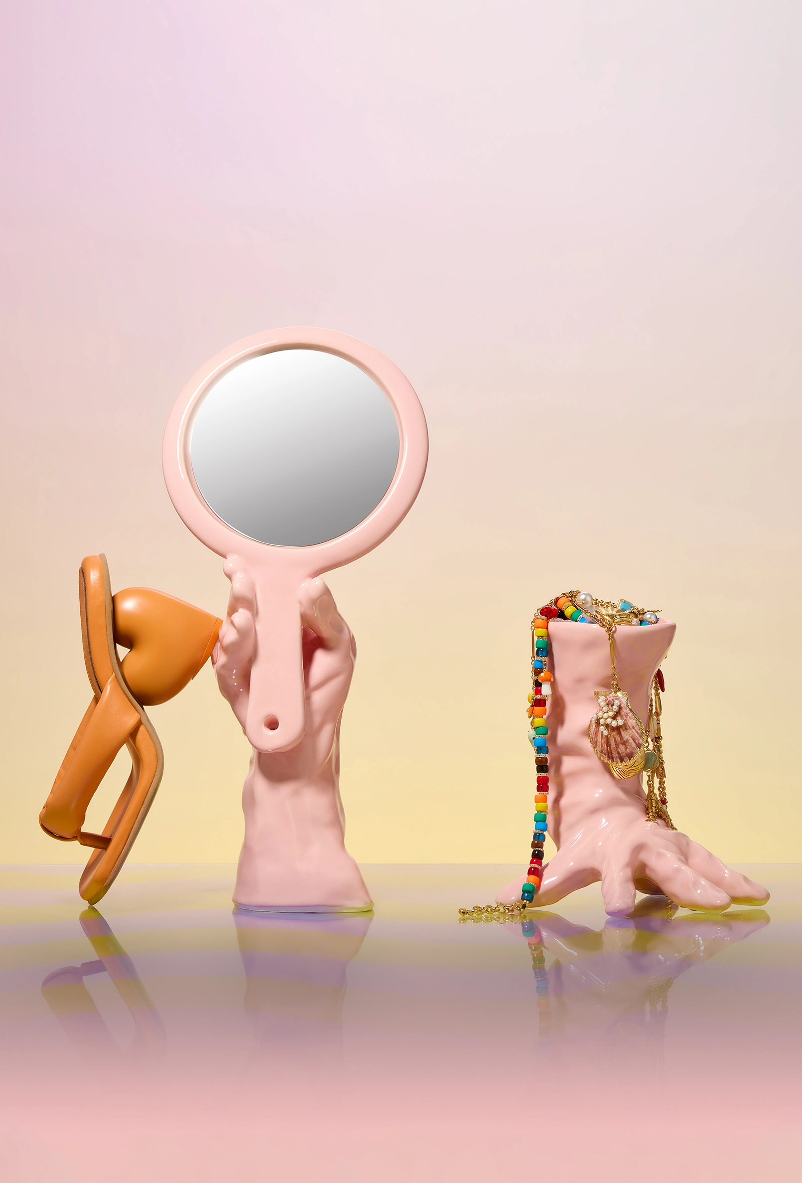 packshot-homeware-handvase-shoe-mirror-gradient-nov25