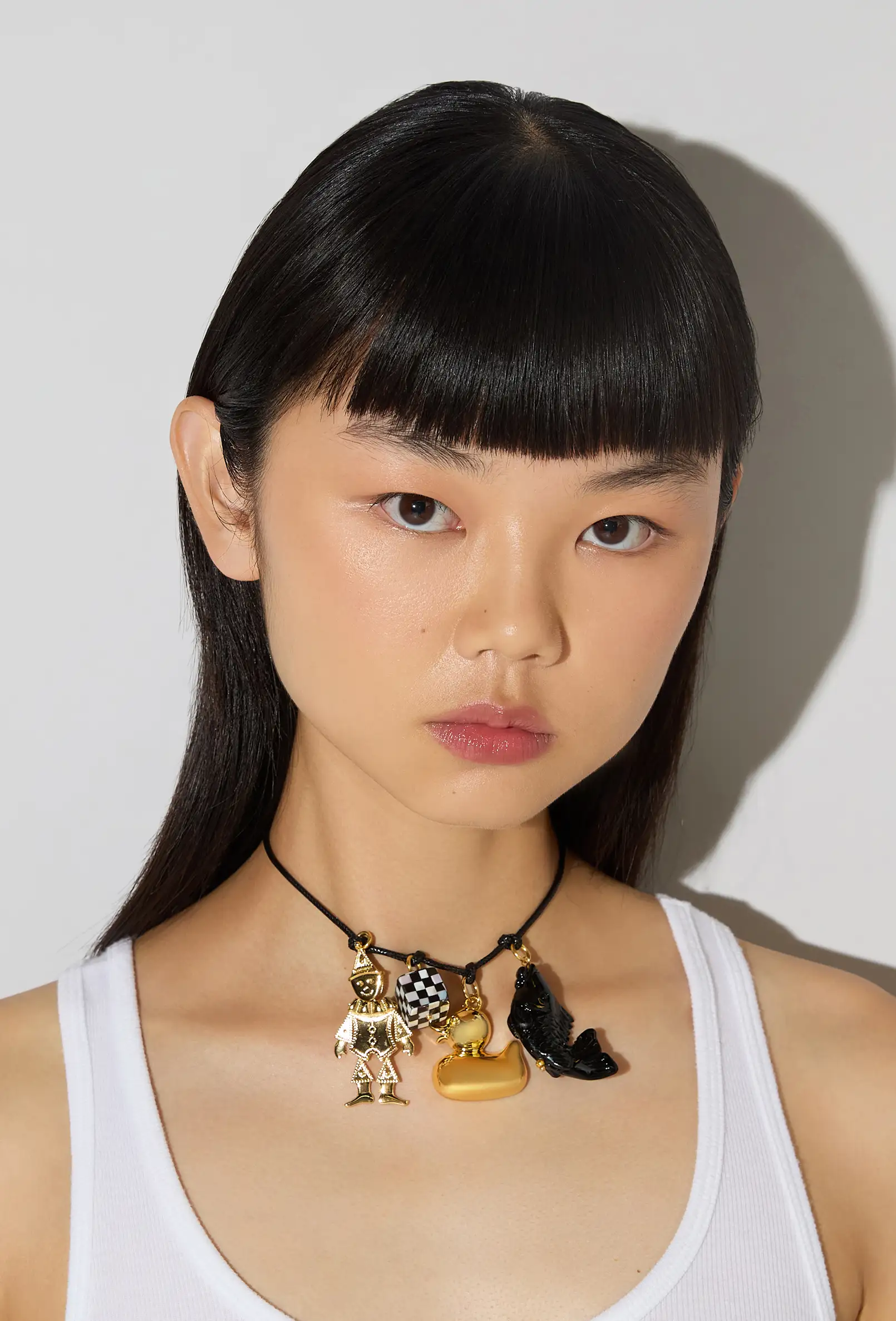 packshot-jewellery-black-charm-necklace-lowlight-nov25