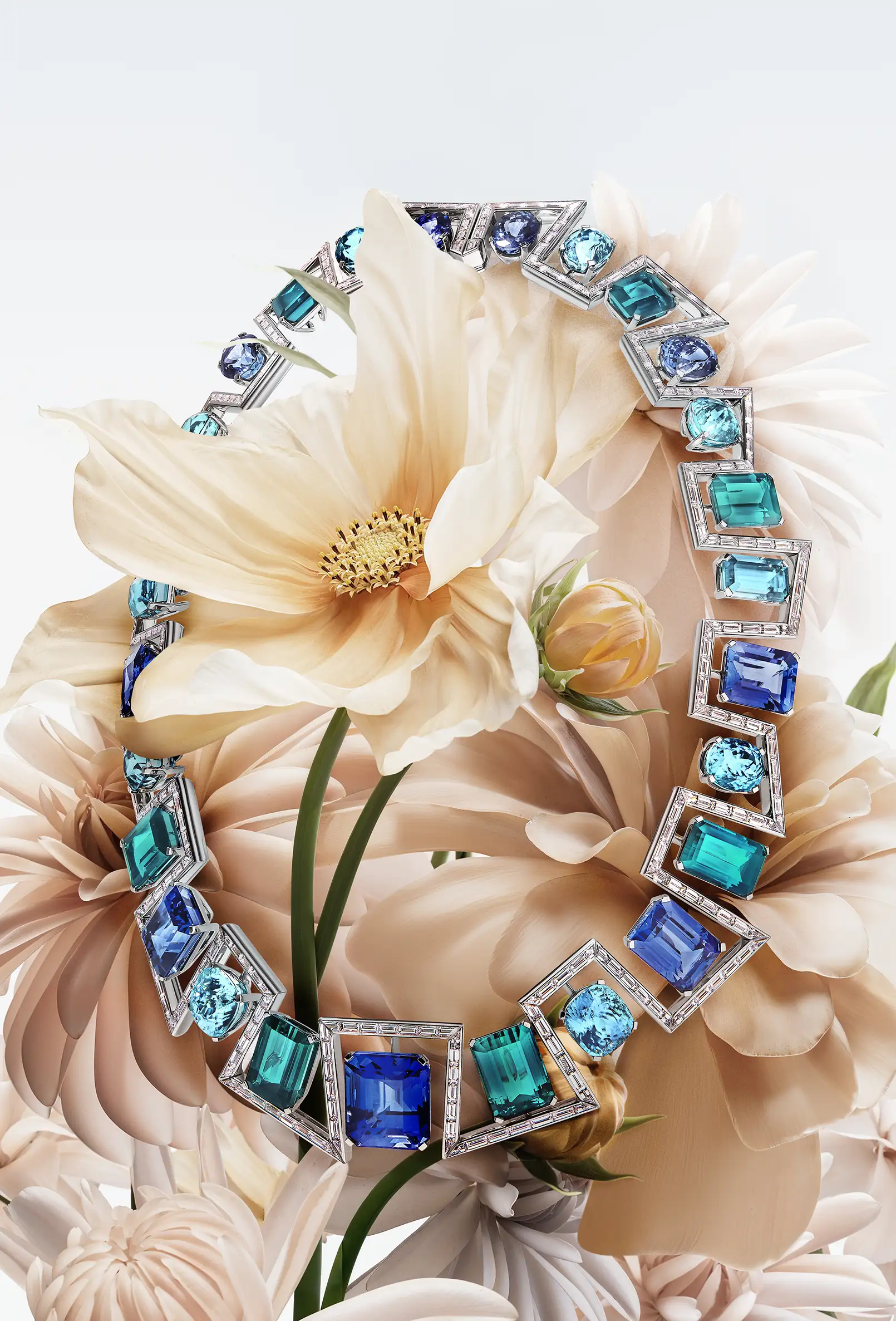 packshot-jewellery-blue-green-necklace-softlight-nov25