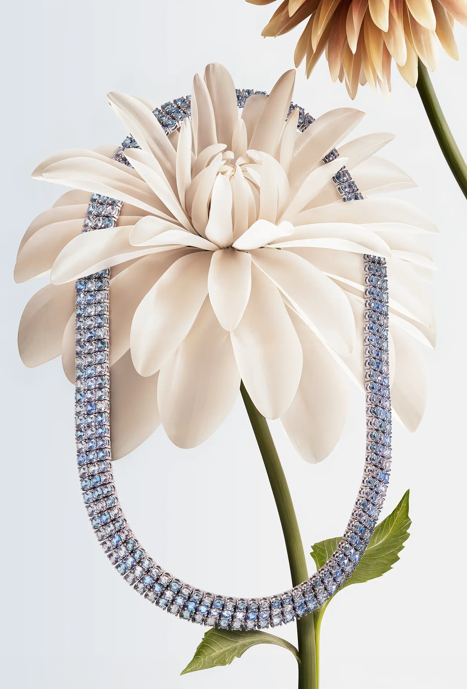 packshot-jewellery-blue-silver-necklace-softlight-nov25