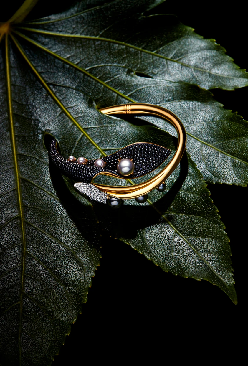 packshot-jewellery-gold-black-bangle-lowlight-nov25