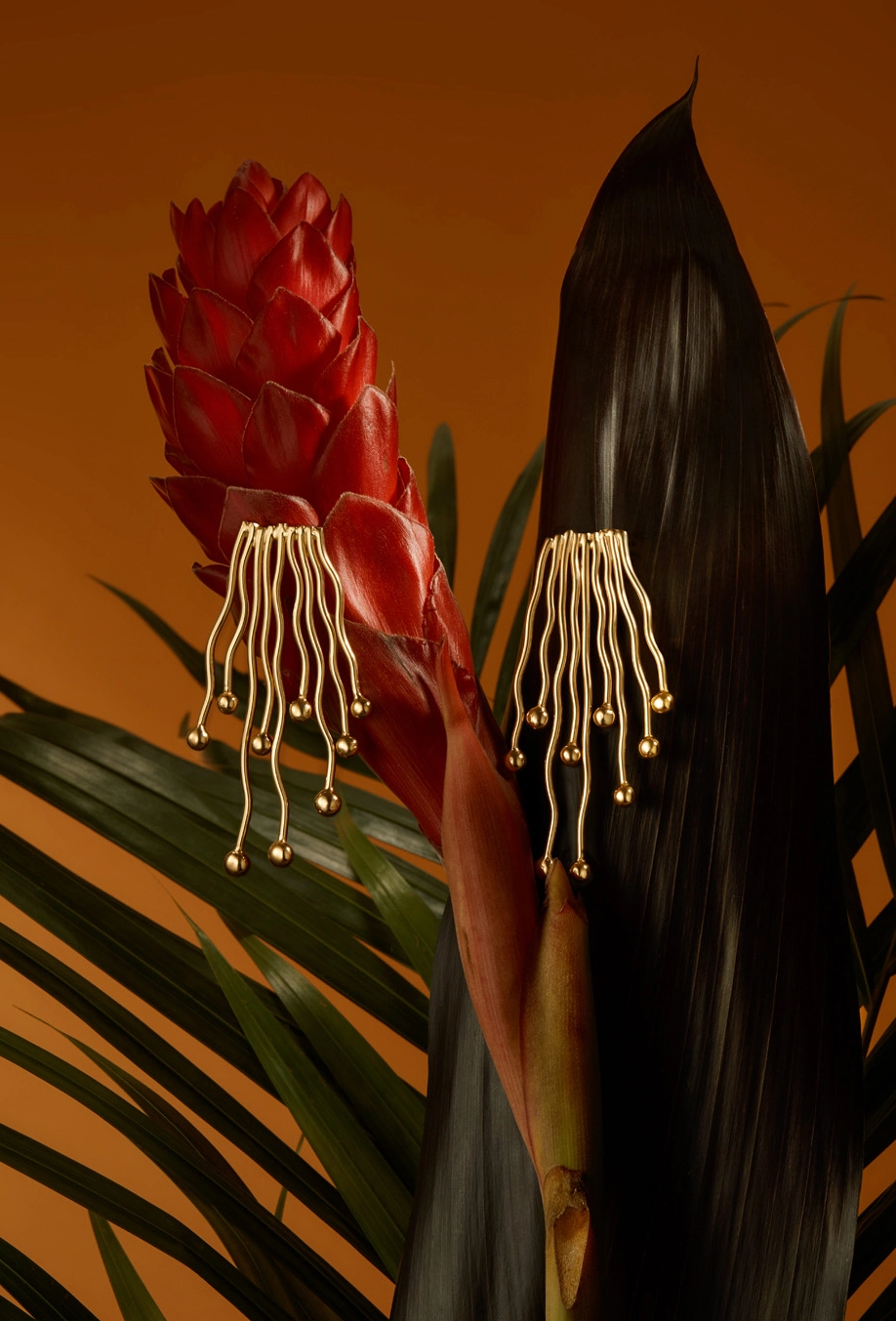 packshot-jewellery-gold-earrings-guzmania-nov25