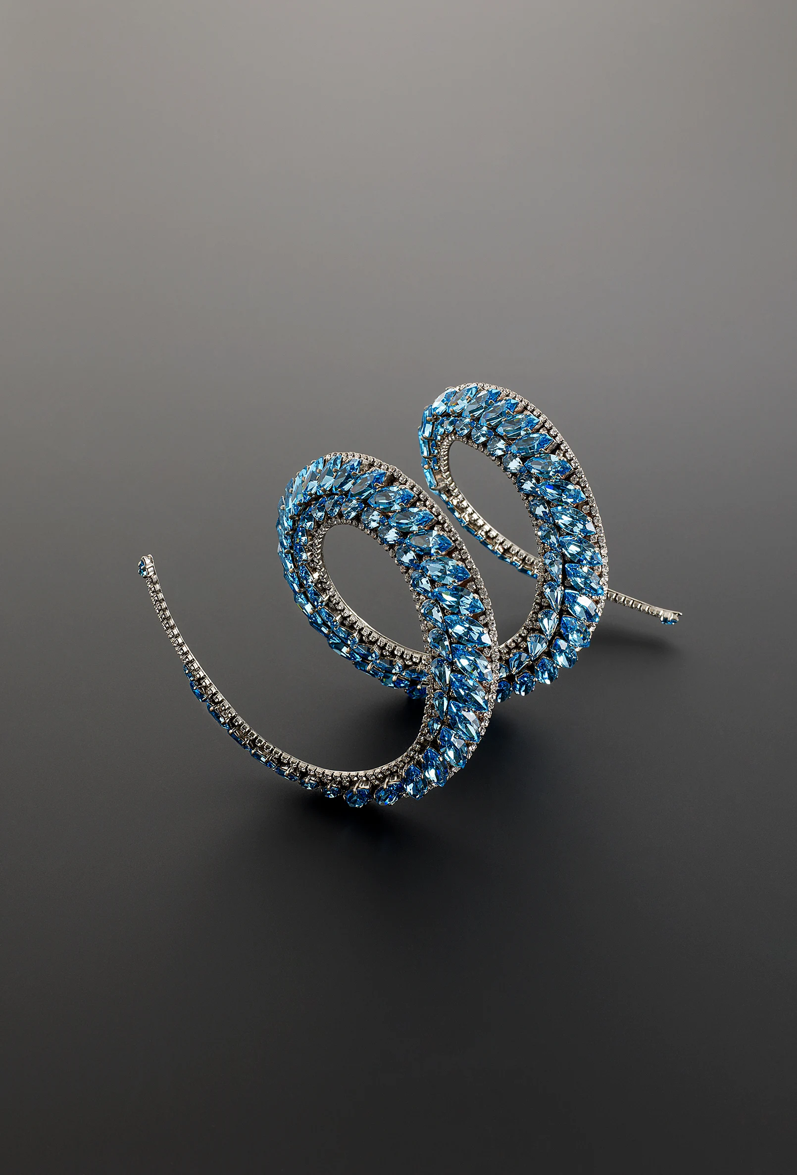 packshot-jewellery-silver-blue-cuff-softlight-nov25