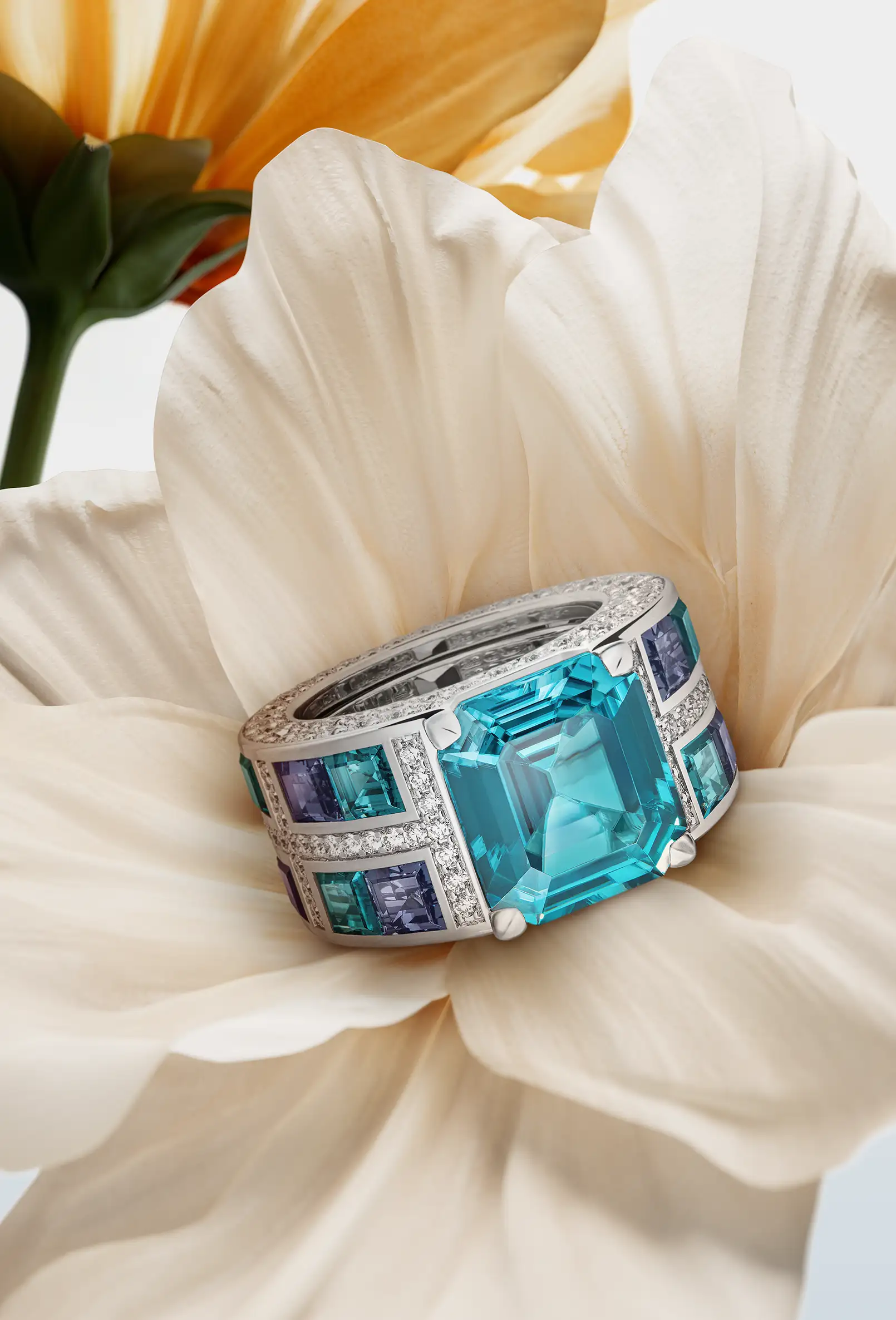 packshot-jewellery-silver-blue-ring-flower-nov25