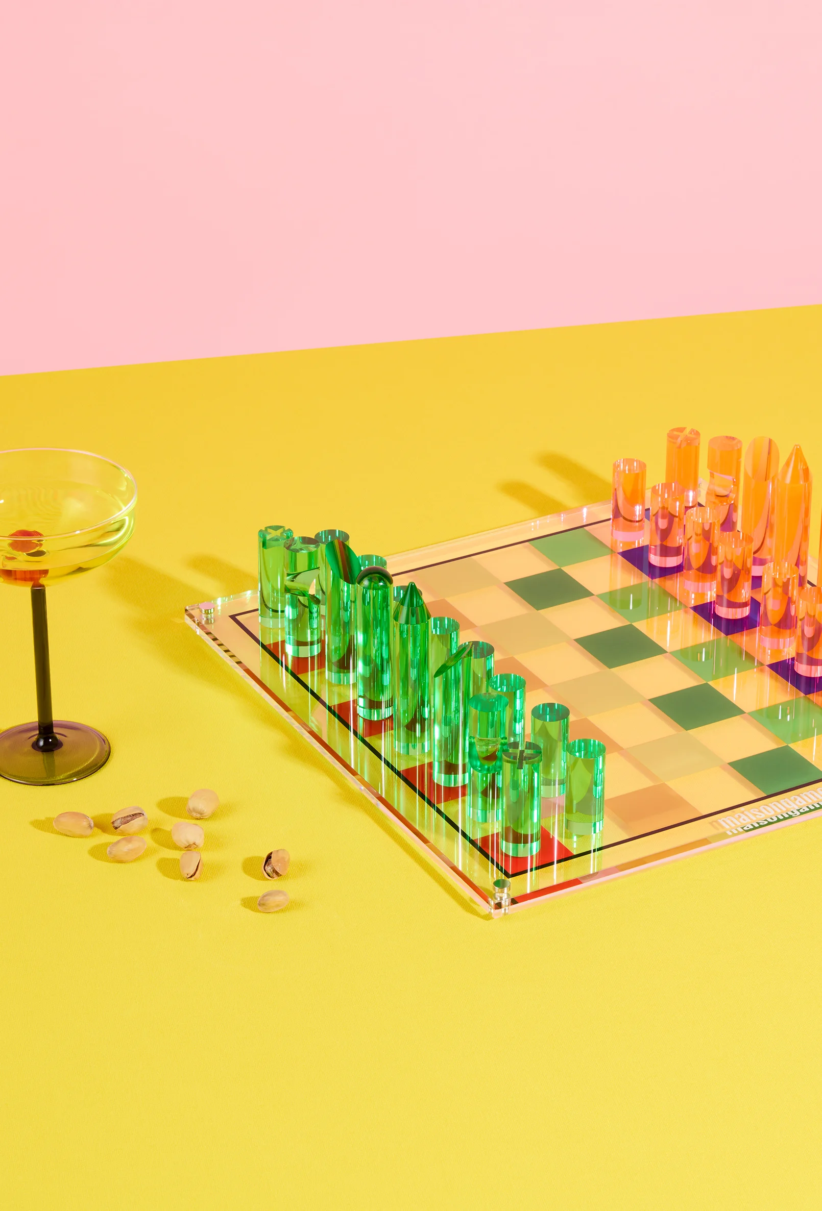 packshot-stilllife-glass-chessboard-cocktail-nov25
