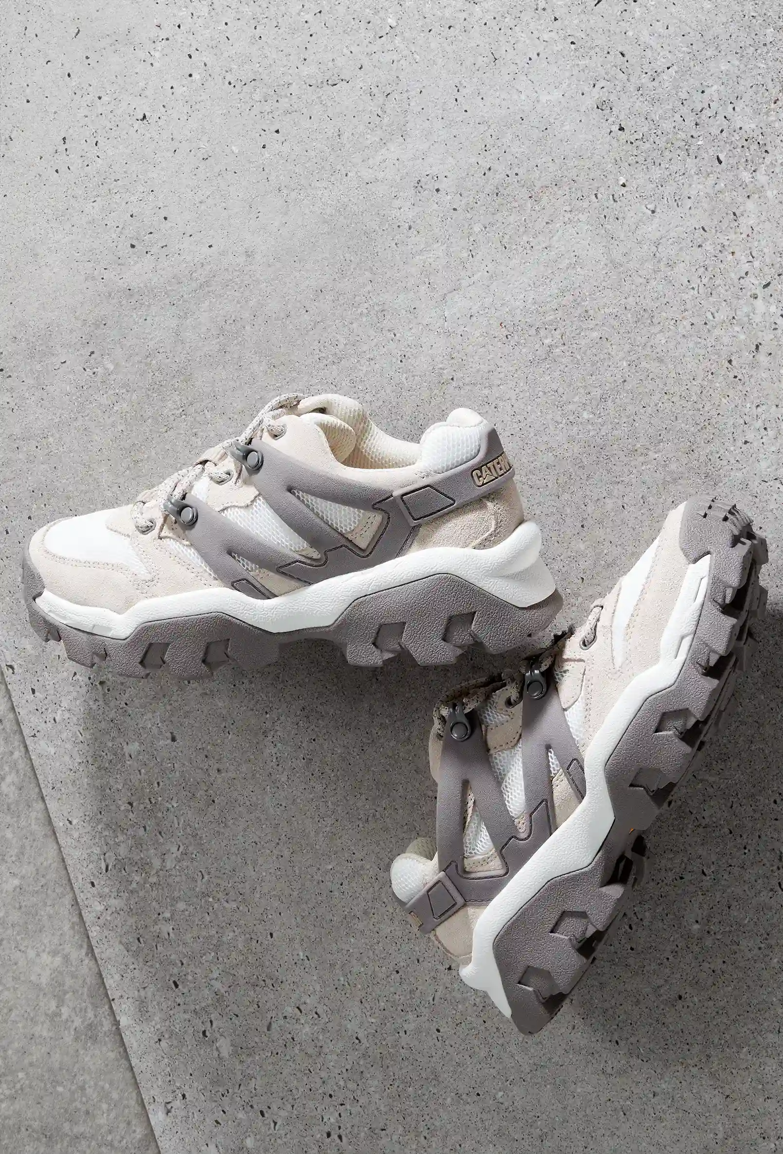 packshot-stilllife-grey-caterpillar-sneakers-nov25